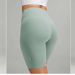 Lululemon Wunder Train Contour Fit High-Rise Short